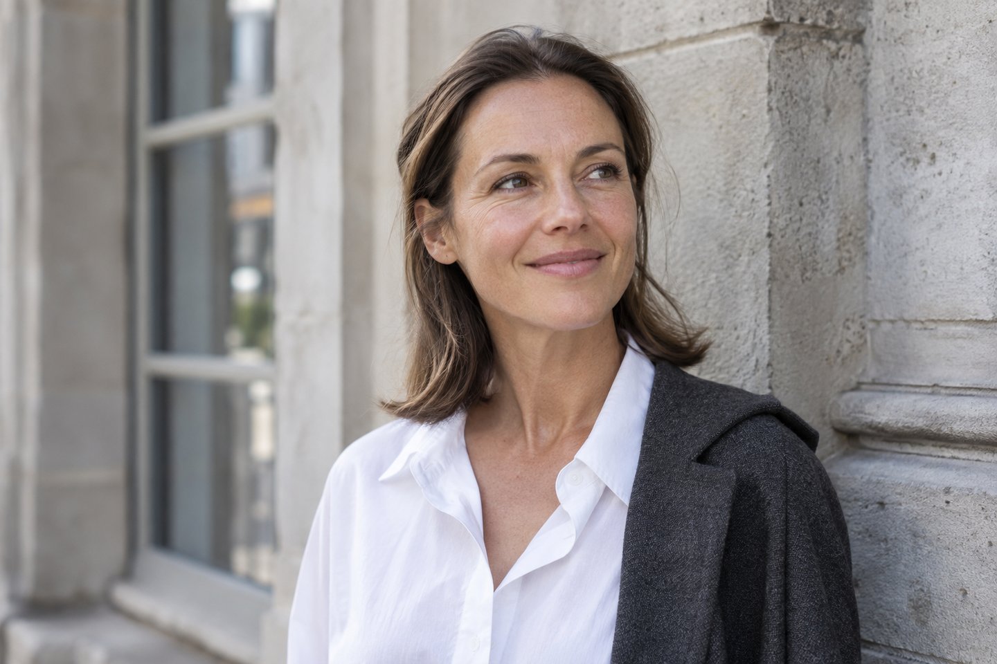 Illustrative lifestyle portrait of a woman with a natural smile