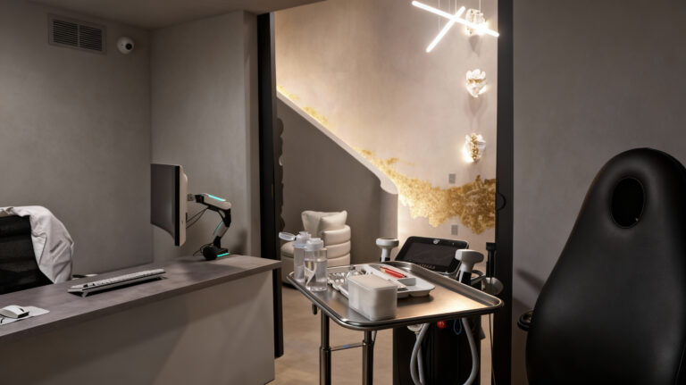 openart-image_5vtvVsgF_1764766401352_raw